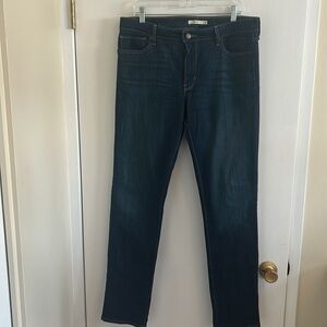 Levi’s VGUC slim/ straight darker blue jeans